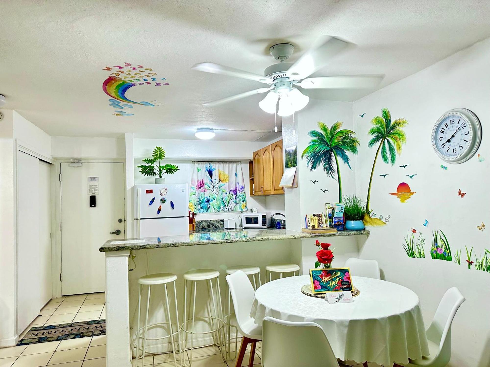 Waikiki 2 Bedrooms, 1 Bath, Free Parking, Sleep 6 هونولولو المظهر الخارجي الصورة