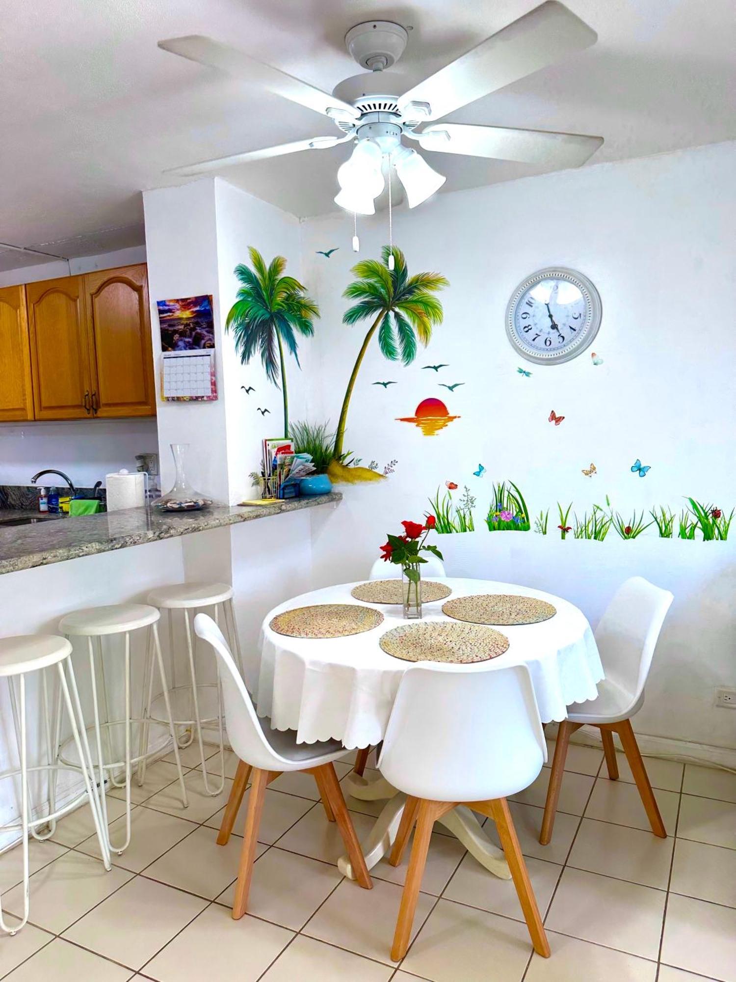 Waikiki 2 Bedrooms, 1 Bath, Free Parking, Sleep 6 هونولولو المظهر الخارجي الصورة