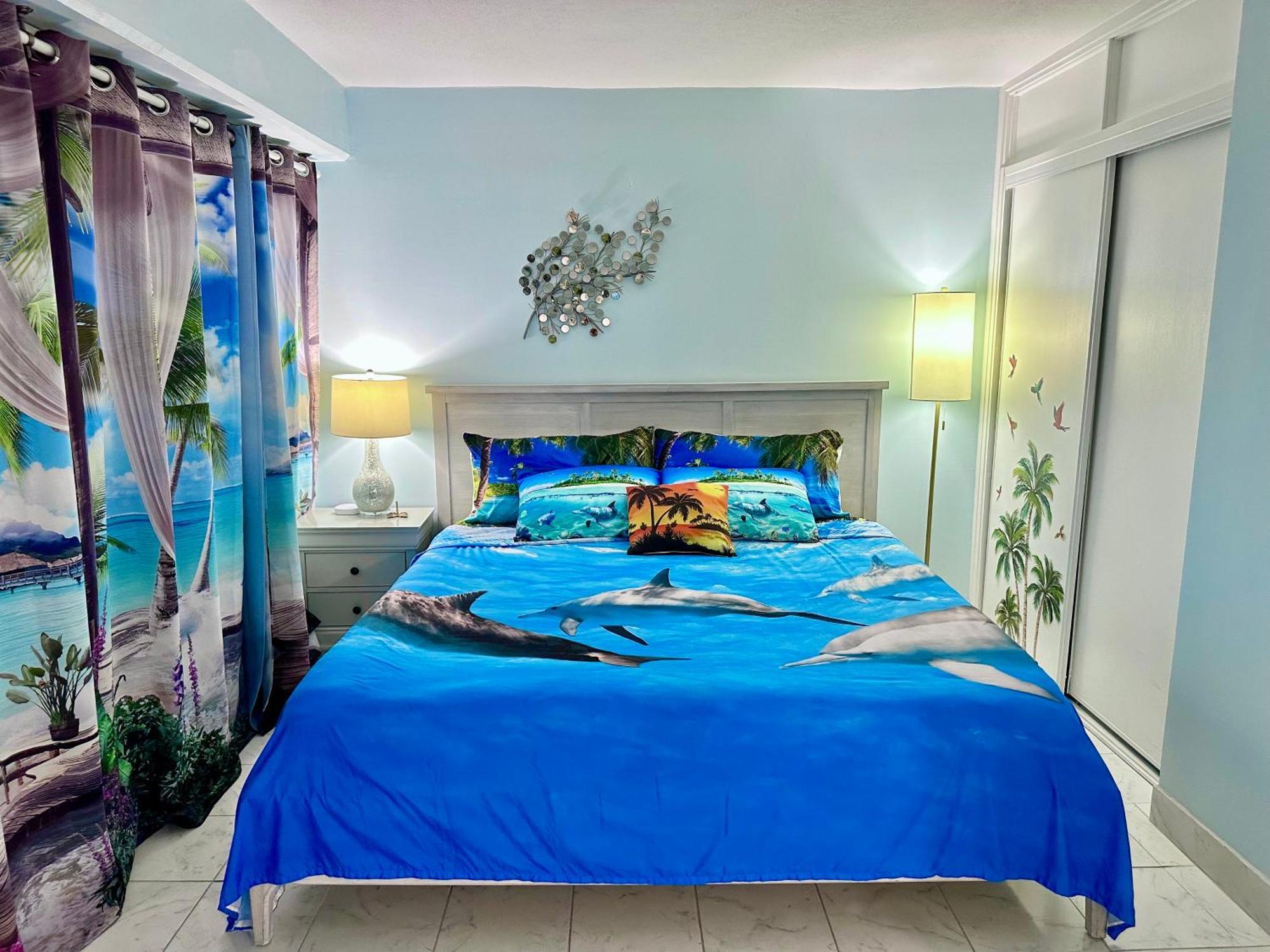 Waikiki 2 Bedrooms, 1 Bath, Free Parking, Sleep 6 هونولولو المظهر الخارجي الصورة